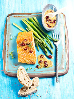 Foto de receta Filete de salmón con vinagreta templada de cranberry y mostaza